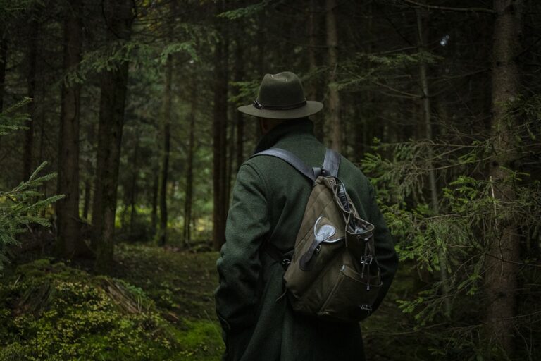 8 Essentials for A Hunting Day
