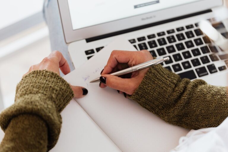 What to Look for When Choosing an Essay Writing Service?