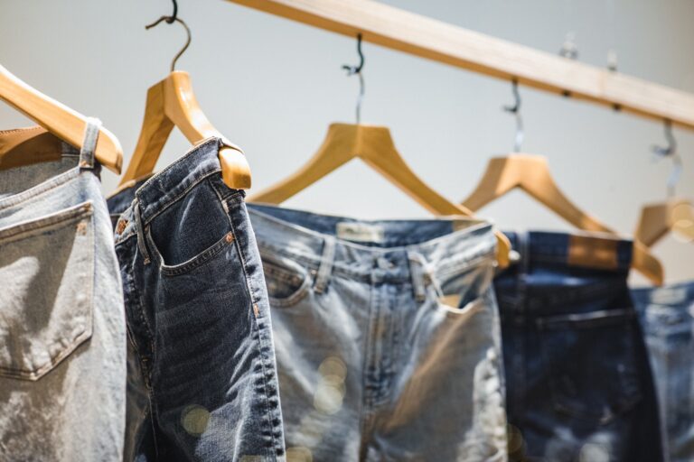Choose the Right Jeans to Show Better Shape