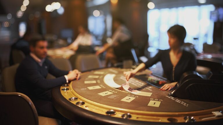 5 Rules And Strategies To Follow When Playing Blackjack At A Casino