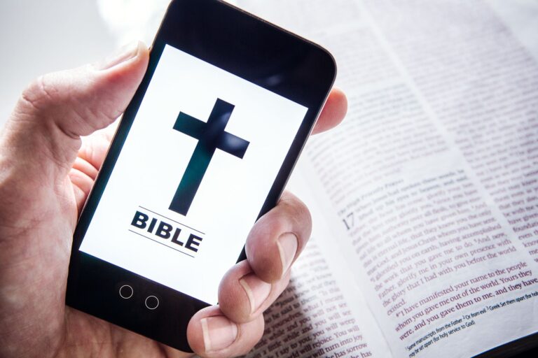 5 Tips For Developing A Bible App – 2024 Guide