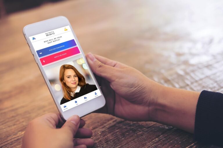 7 Ways to Spot Fake Profiles When Using Online Dating Apps