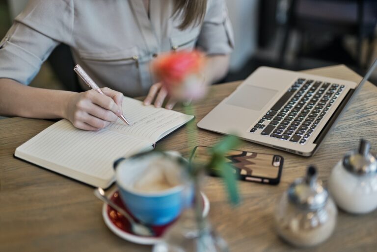 Main Criteria to Look for When Choosing Essay Writer Service