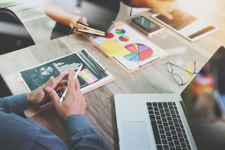 8 Reasons to Hire a Digital Marketing Consultant For Your Business