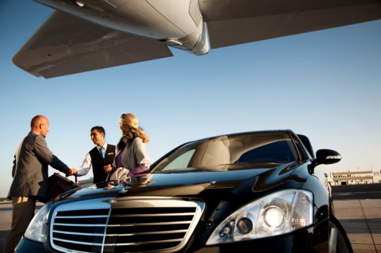 8 Reasons to Hire Professional Chauffeur Services for Your Business Travels