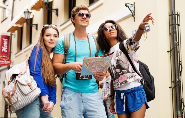Top Useful English Phrases to Make Your Traveling Stress-Free