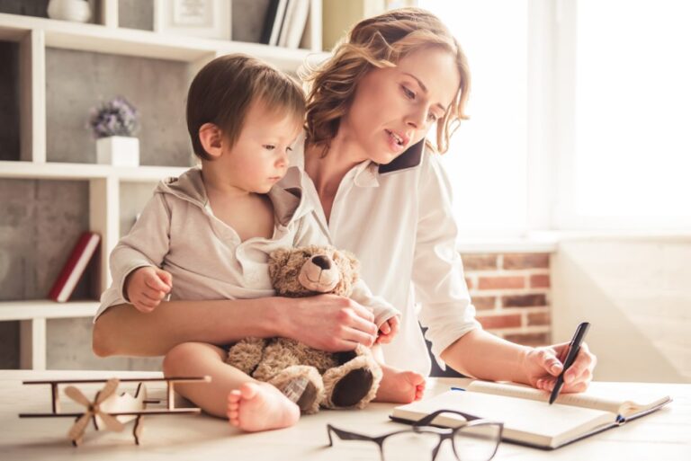 10 Side Hustles Any Stay-at-Home Mom Can Do