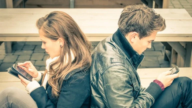 Believe It Or Not, Excessive Texting Might Ruin Your Relationship