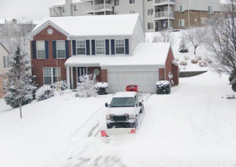 5 Dangers of Not Removing Snow from Your Driveway
