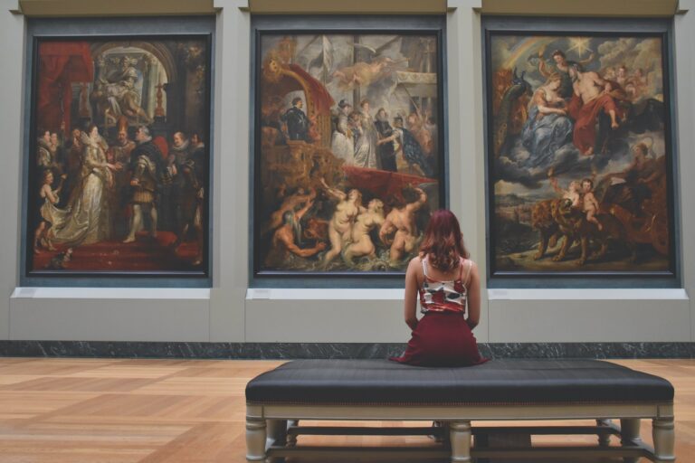 18 Ways to Bring the Gallery Look To Your Home