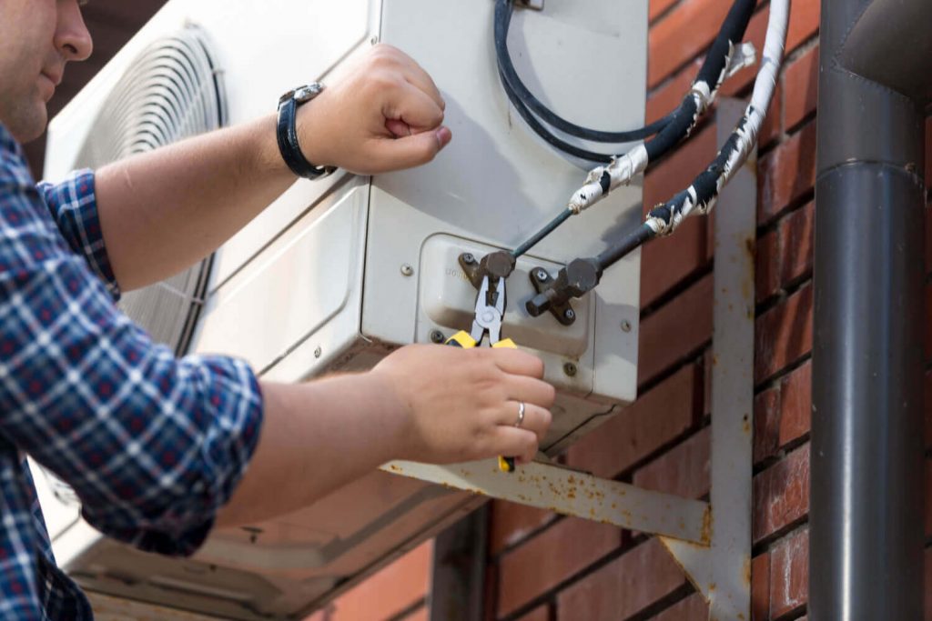 5 Signs of a Damaged AC Suction Line