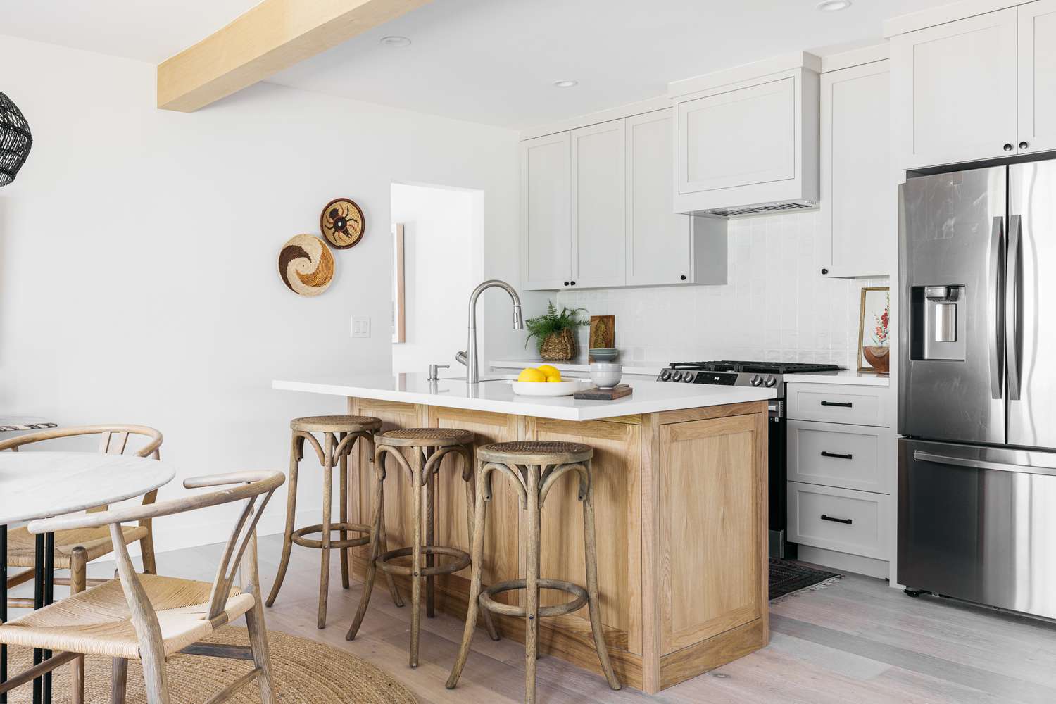 6 Tips For Decorating Your Kitchen Breakfast Bar