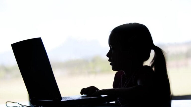 5 Dangerous Apps that Allow Predators to Contact Children Online