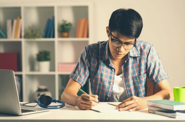 5 Best Tips for Writing Essays in College