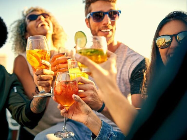 7 Reasons Why you should Try Cocktail Delivery