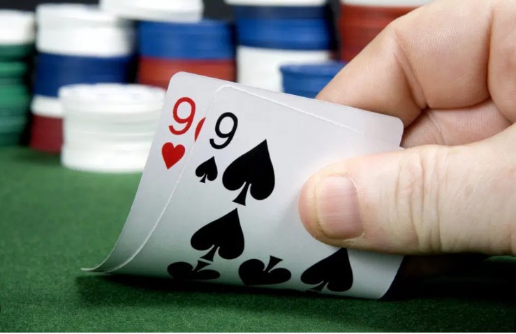 How Often Do Pro Poker Players Bluff? 4 Things to Know