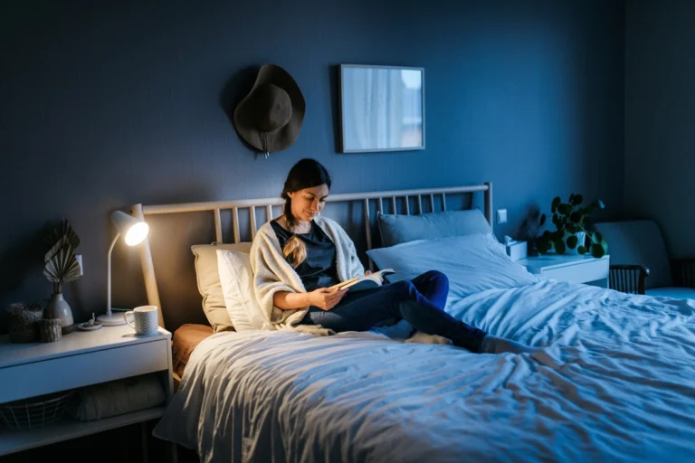 6 Reasons to Avoid These Activities Before Going to Bed