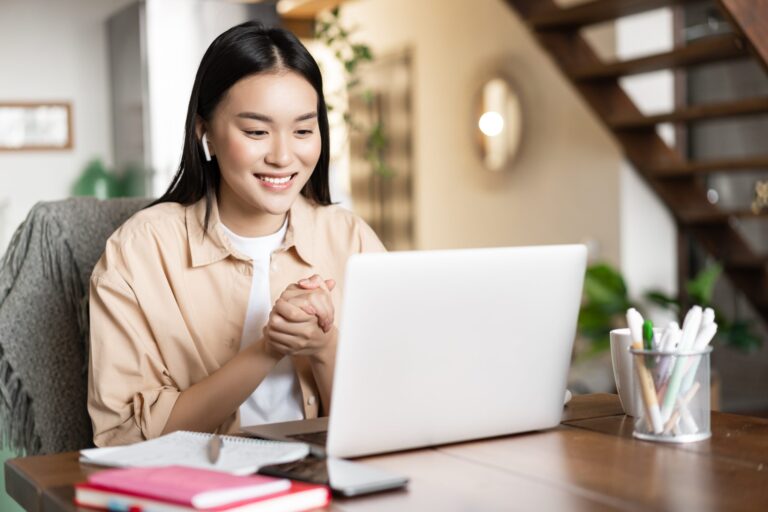 Advantages and Disadvantages of Taking English Proficiency Tests Online