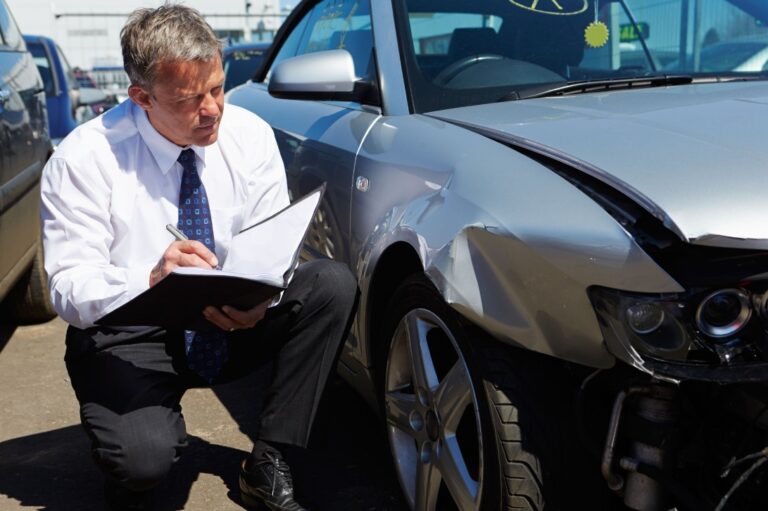 On the Road to Legal Assistance ─ Navigating the Process of Hiring a Car Accident Lawyer