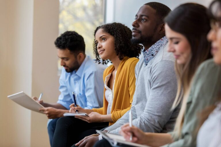 10 Tips for an Effective New Employee Orientation Process – 2024 Guide