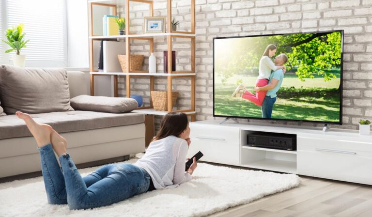 How to Qualitatively and Stylishly Install a TV in a Modern Interior