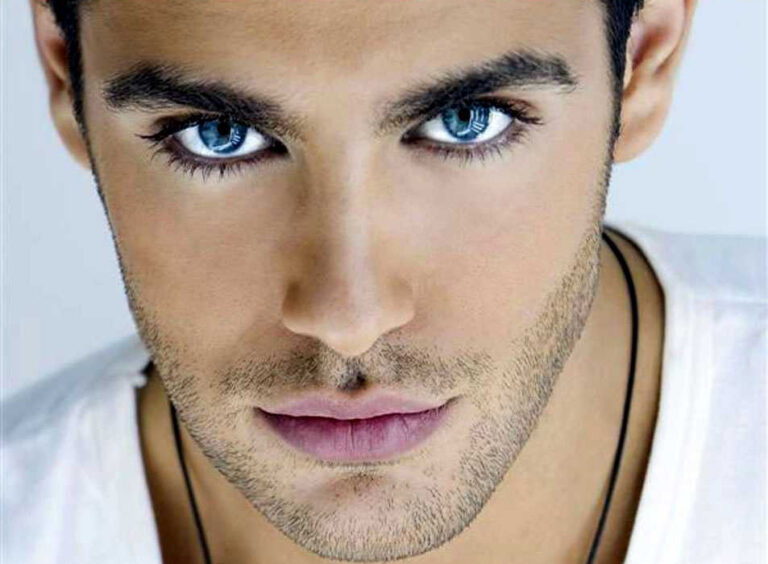 Breaking Barriers ─ Embracing Diversity with Men’s Colored Contacts