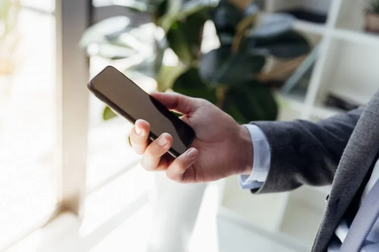 What is the Best Mobile Phone Tracking App for Employers?