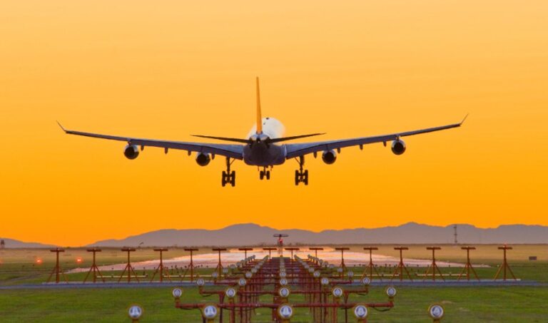 Best Time of Year to Book Cheap Flights to Dubai, Singapore and Bangkok