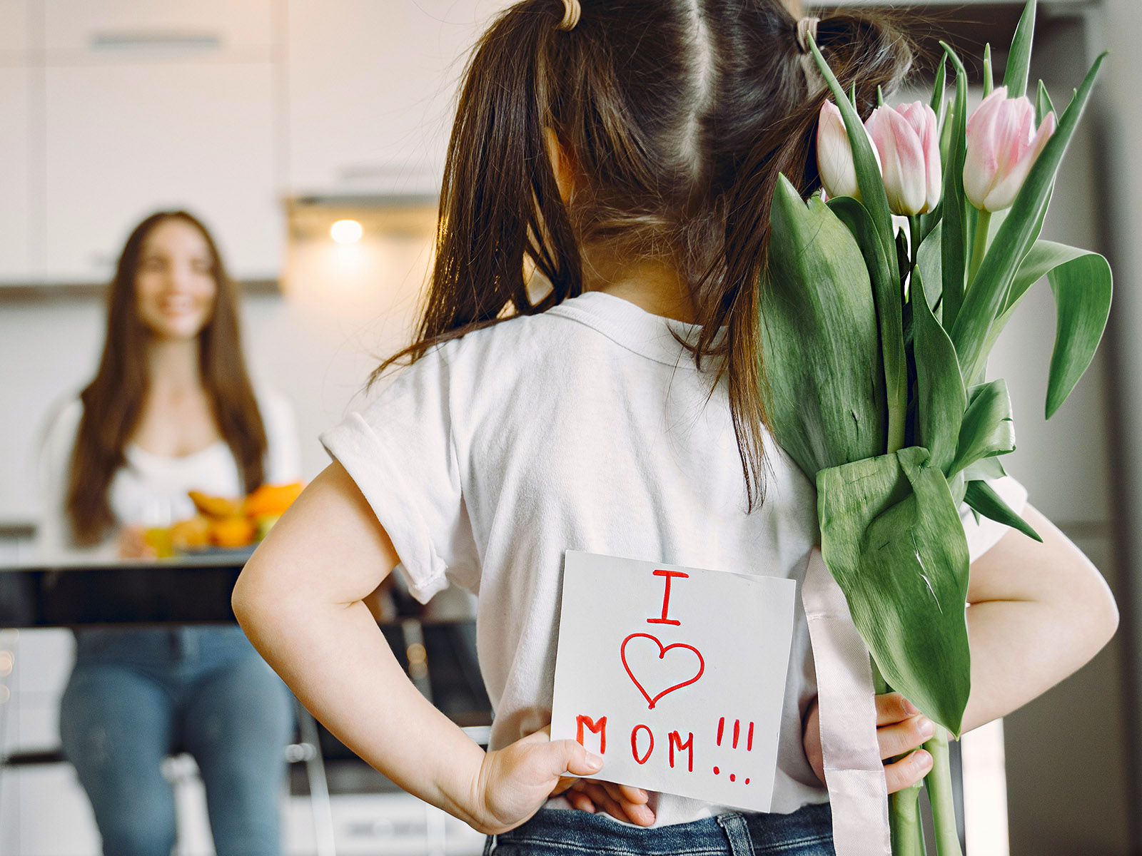 8 Favorite Flowers to Give Mom on Mother's Day